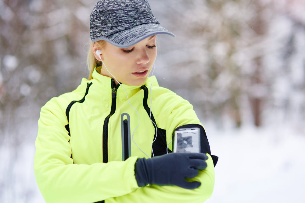Winter Running Essentials: Stay Warm and Safe on Cold-Weather Runs